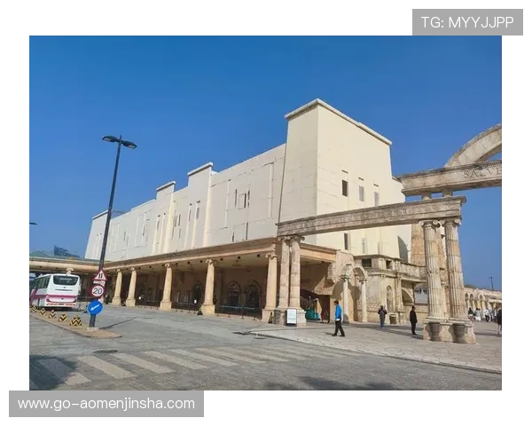 在澳门渔人码头怎么玩转夜生活，体验灯光秀、海边酒吧和特色夜市的精彩活动